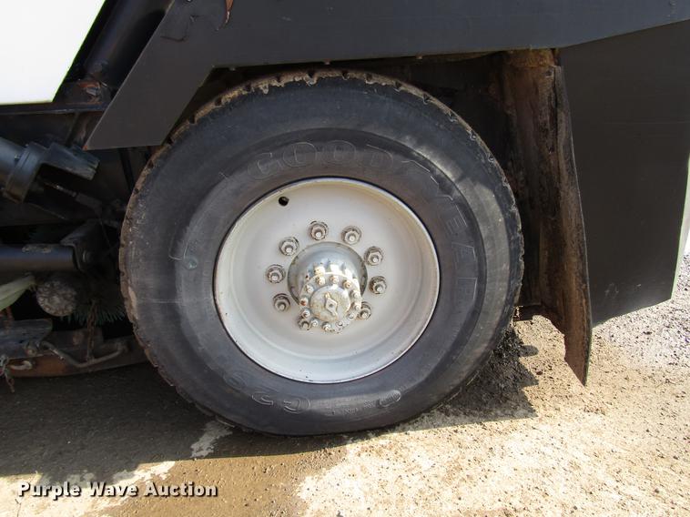 image for item FJ9627 2000 Johnston street sweeper