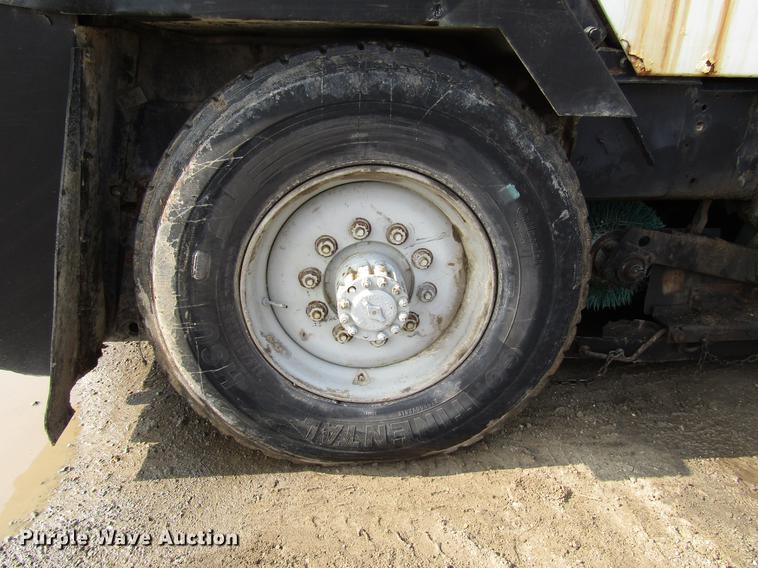 image for item FJ9627 2000 Johnston street sweeper