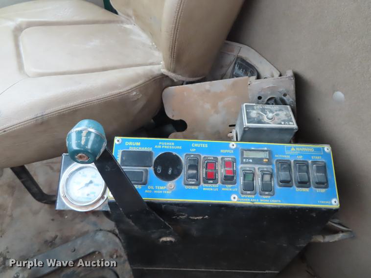 image for item L1487 2002 Sterling L9500 ready mix truck