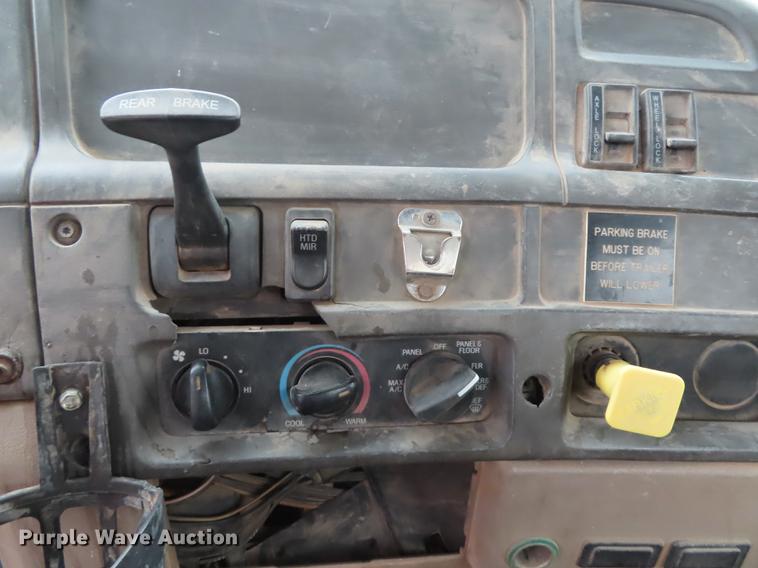 image for item L1487 2002 Sterling L9500 ready mix truck