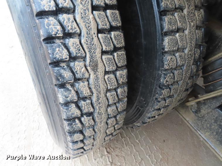 image for item L1487 2002 Sterling L9500 ready mix truck