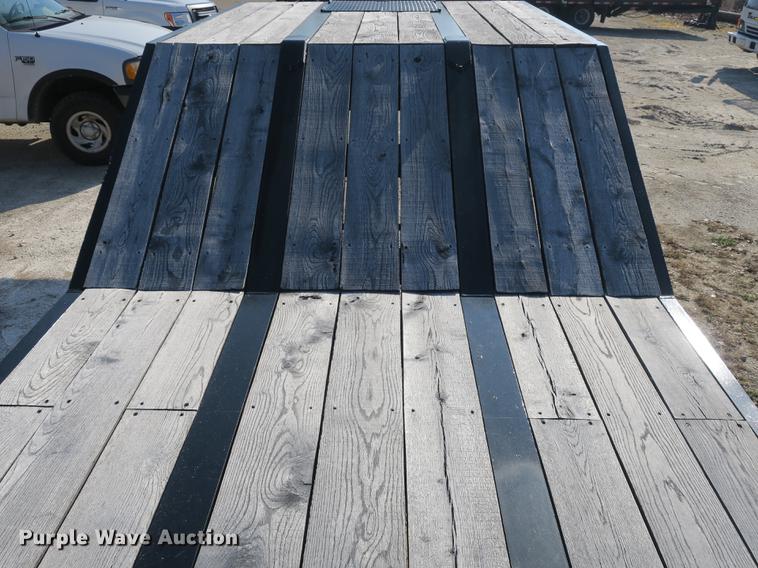 image for item DB8861 1990 Eager Beaver drop deck equipment trailer