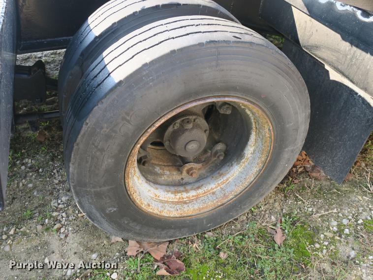 image for item DB8861 1990 Eager Beaver drop deck equipment trailer