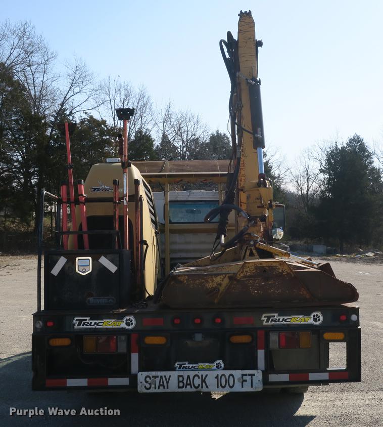 image for item DB8868 2003 GMC W5500 TrucKat flatbed truck