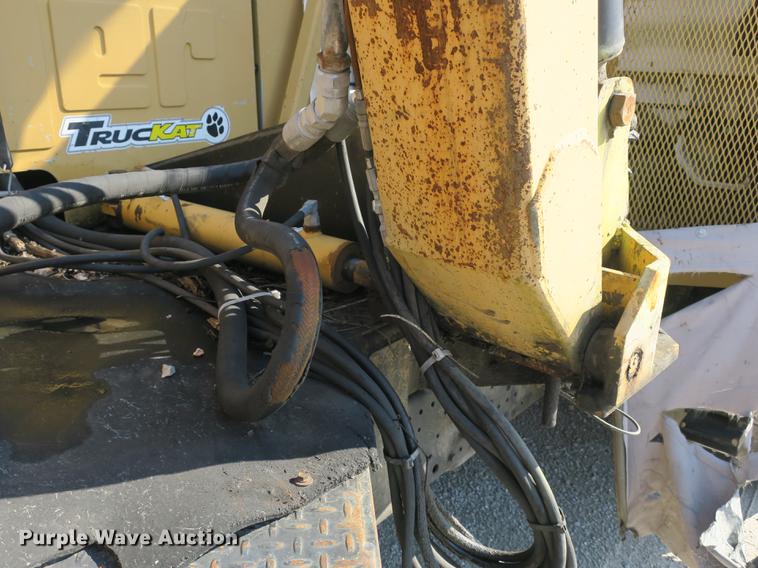 image for item DB8868 2003 GMC W5500 TrucKat flatbed truck