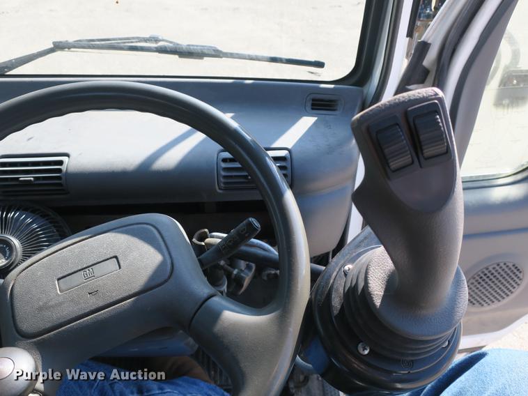 image for item DB8868 2003 GMC W5500 TrucKat flatbed truck