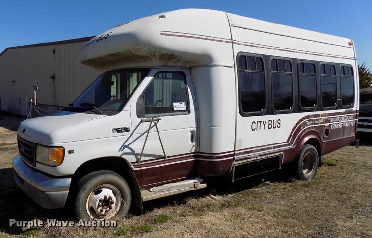 image for item DD3686 2002 Ford Econoline E450 shuttle bus