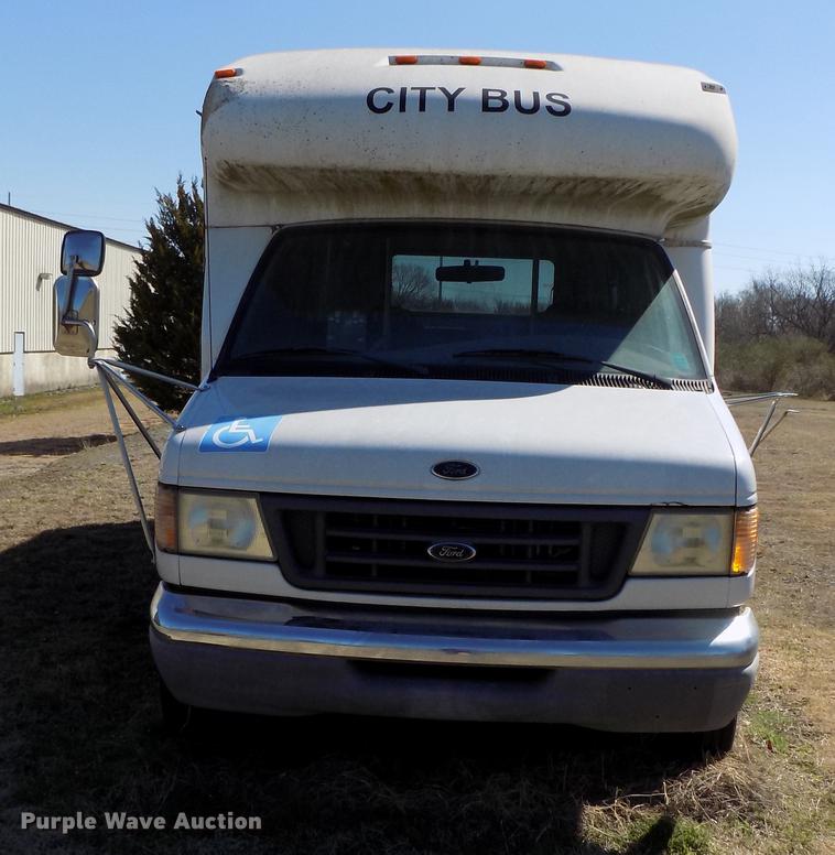 image for item DD3686 2002 Ford Econoline E450 shuttle bus