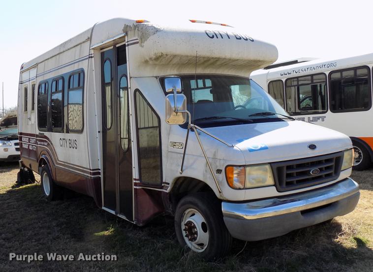 image for item DD3686 2002 Ford Econoline E450 shuttle bus