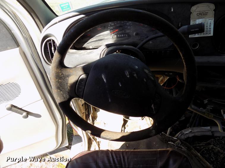 image for item DD3686 2002 Ford Econoline E450 shuttle bus