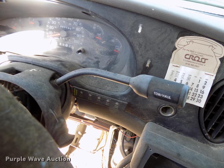 image for item DD3686 2002 Ford Econoline E450 shuttle bus