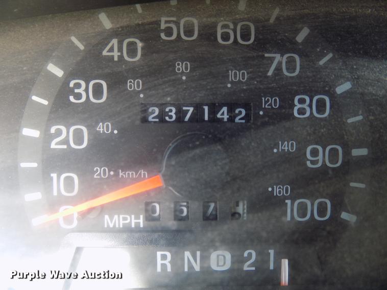 image for item DD3686 2002 Ford Econoline E450 shuttle bus