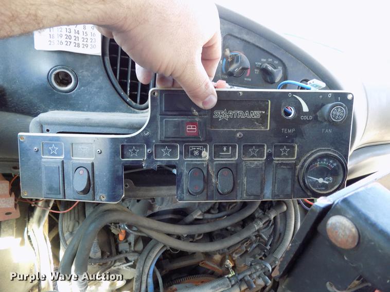 image for item DD3686 2002 Ford Econoline E450 shuttle bus