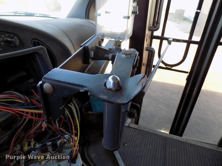 image for item DD3686 2002 Ford Econoline E450 shuttle bus