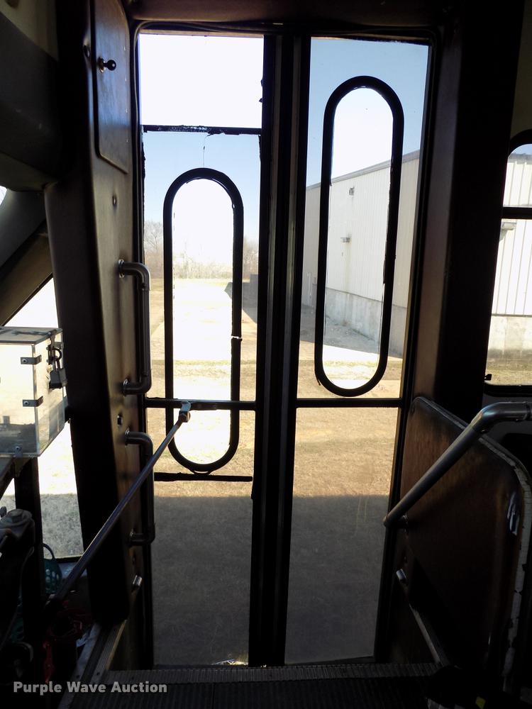 image for item DD3686 2002 Ford Econoline E450 shuttle bus