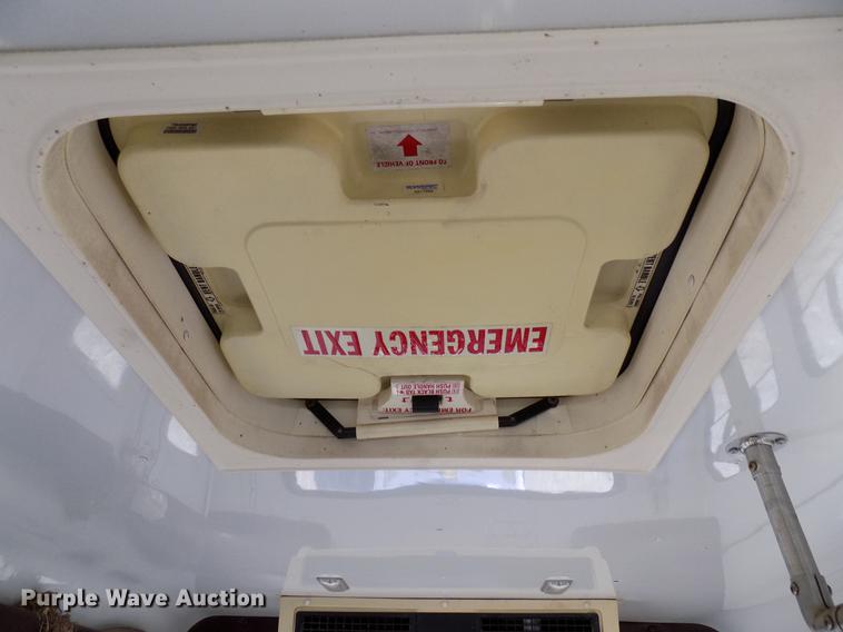 image for item DD3686 2002 Ford Econoline E450 shuttle bus