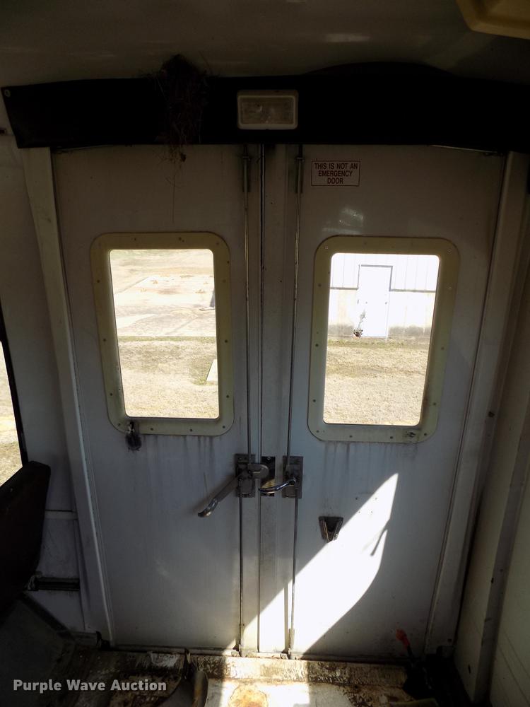 image for item DD3686 2002 Ford Econoline E450 shuttle bus