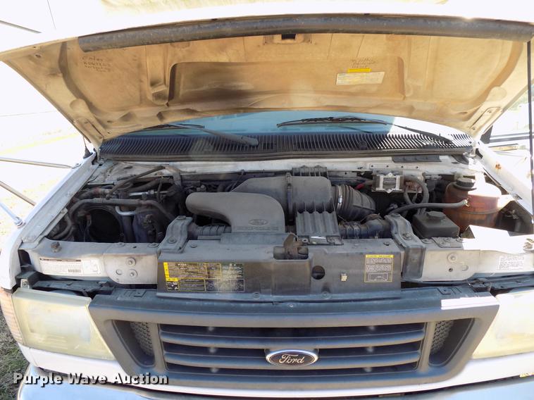 image for item DD3686 2002 Ford Econoline E450 shuttle bus