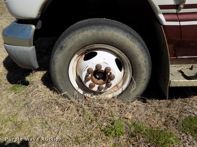 image for item DD3686 2002 Ford Econoline E450 shuttle bus