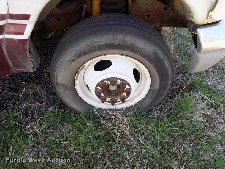 image for item DD3686 2002 Ford Econoline E450 shuttle bus