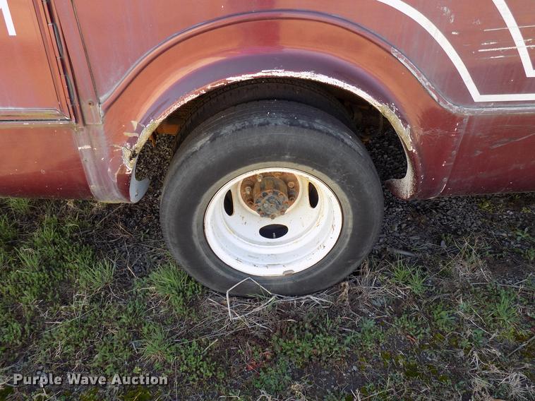 image for item DD3686 2002 Ford Econoline E450 shuttle bus