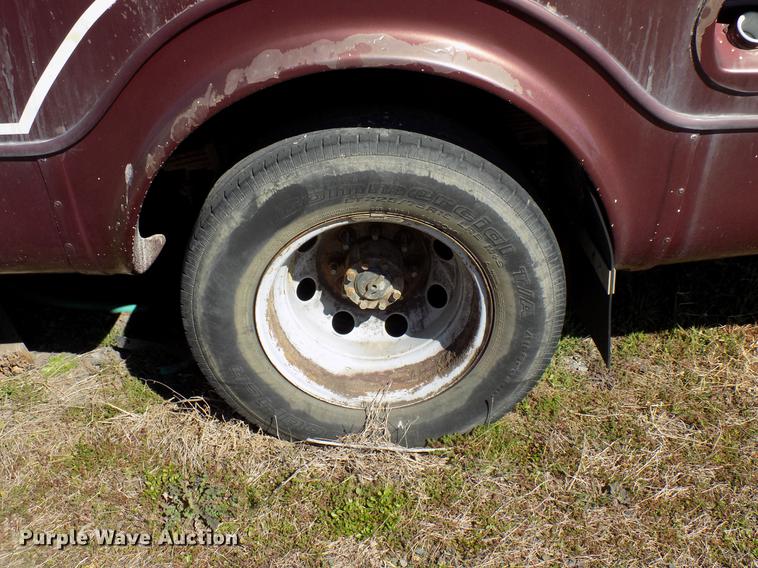 image for item DD3686 2002 Ford Econoline E450 shuttle bus