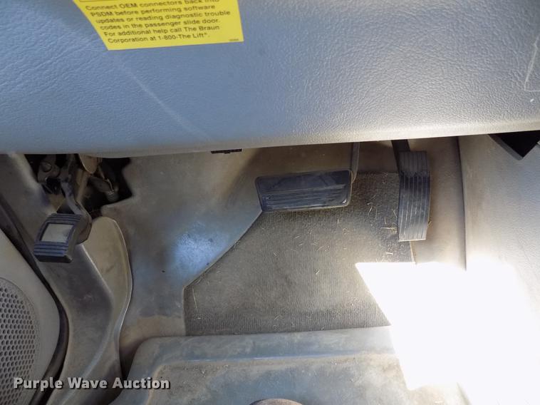 image for item DD3687 2007 Chevrolet Uplander handicap accessible van