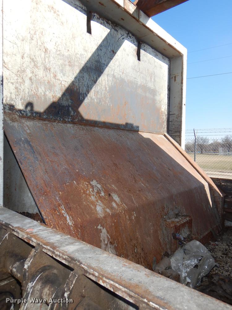 image for item DE0026 2015 International TerraStar SFA refuse truck