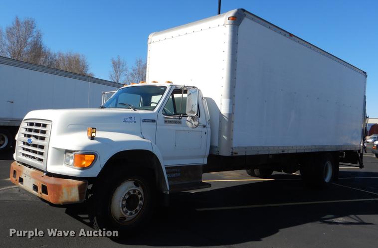 image for item DE0126 1995 Ford F700 box truck