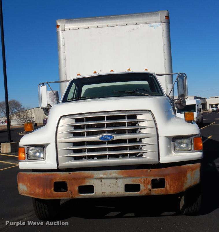 image for item DE0126 1995 Ford F700 box truck