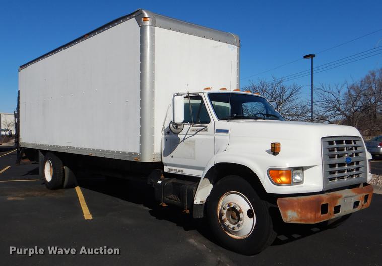 image for item DE0126 1995 Ford F700 box truck