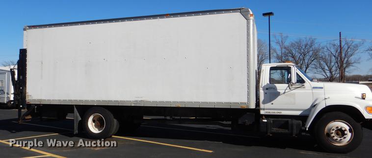 image for item DE0126 1995 Ford F700 box truck