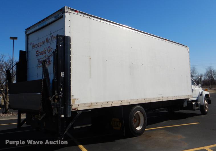 image for item DE0126 1995 Ford F700 box truck