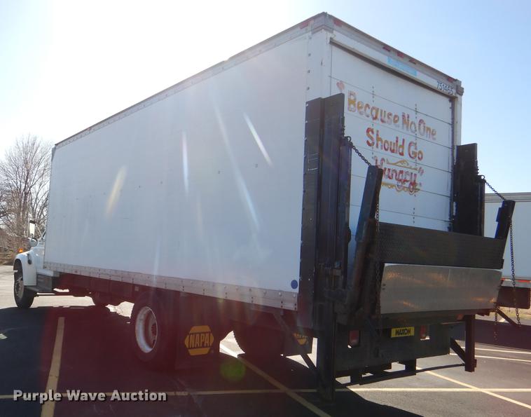 image for item DE0126 1995 Ford F700 box truck