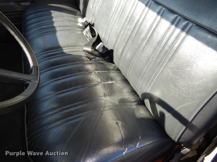 image for item DE0126 1995 Ford F700 box truck