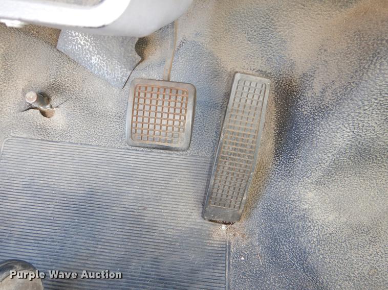 image for item DE0126 1995 Ford F700 box truck