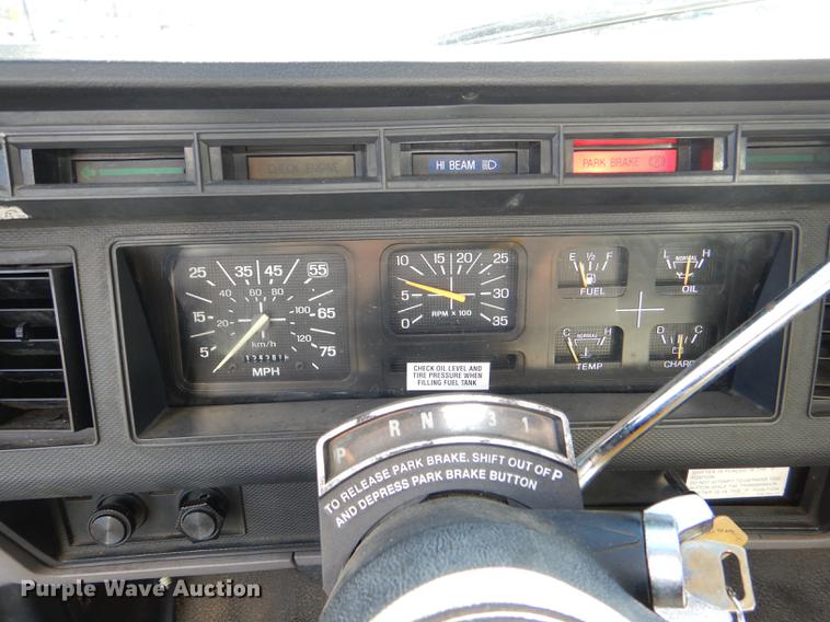 image for item DE0126 1995 Ford F700 box truck