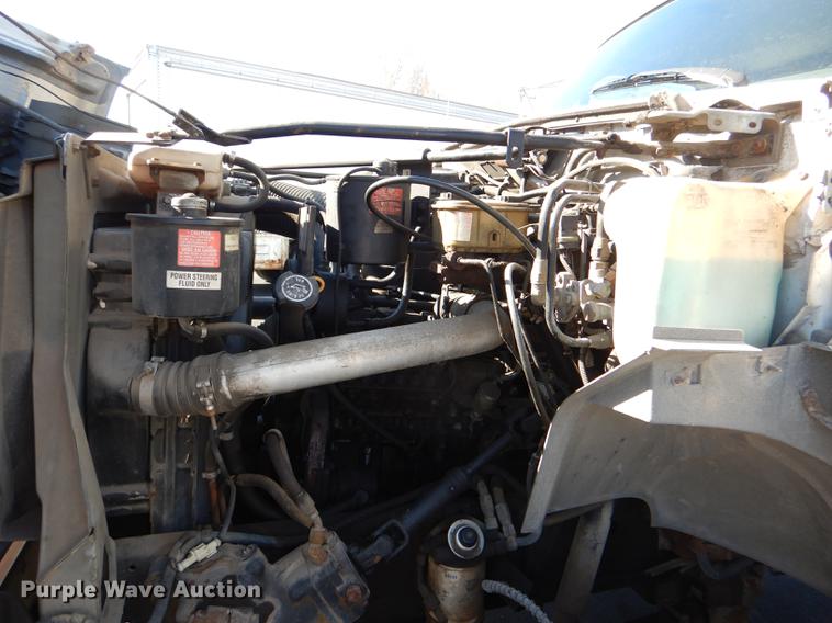 image for item DE0126 1995 Ford F700 box truck