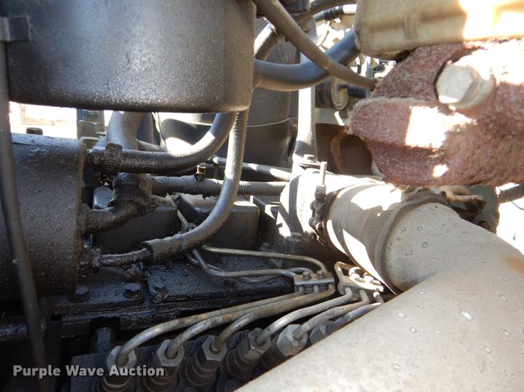 image for item DE0126 1995 Ford F700 box truck