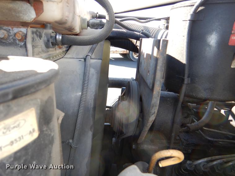 image for item DE0126 1995 Ford F700 box truck