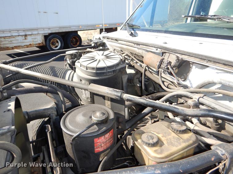 image for item DE0126 1995 Ford F700 box truck