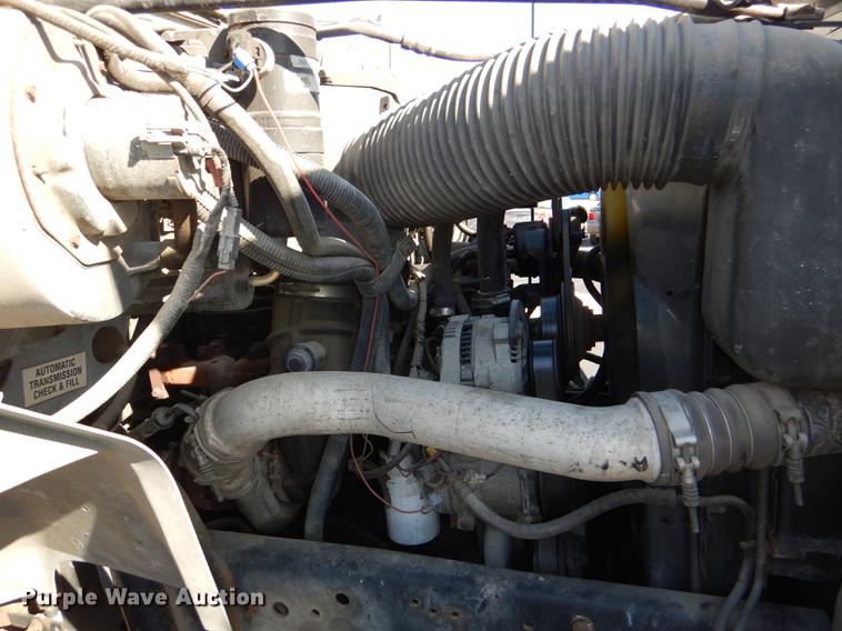 image for item DE0126 1995 Ford F700 box truck