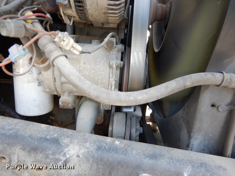 image for item DE0126 1995 Ford F700 box truck