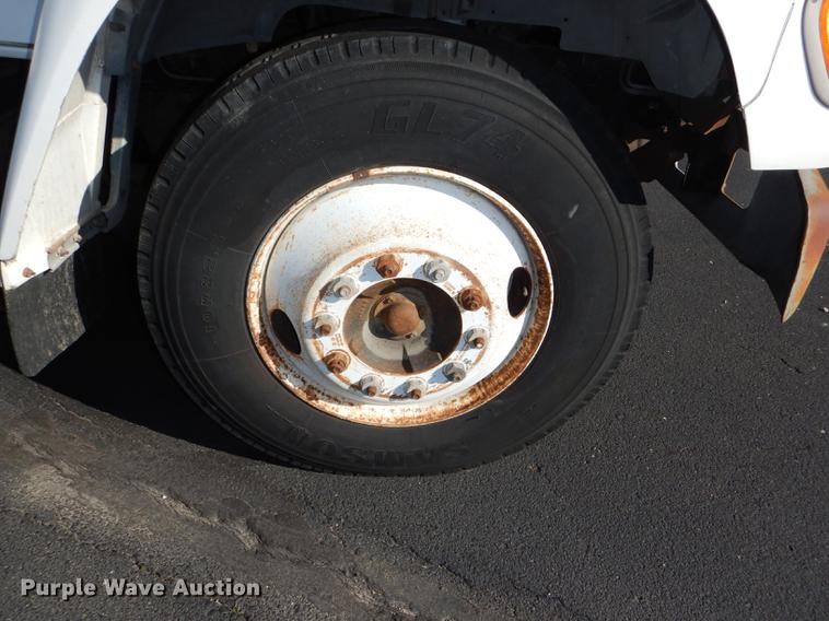 image for item DE0126 1995 Ford F700 box truck