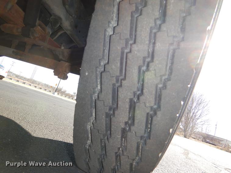 image for item DE0126 1995 Ford F700 box truck