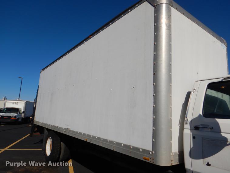 image for item DE0126 1995 Ford F700 box truck