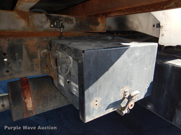 image for item DE0126 1995 Ford F700 box truck