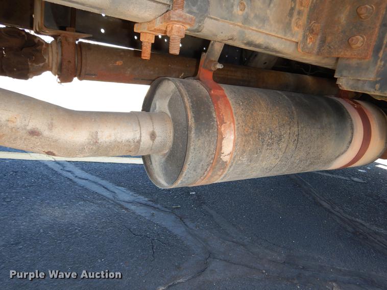 image for item DE0126 1995 Ford F700 box truck