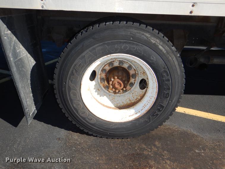 image for item DE0126 1995 Ford F700 box truck