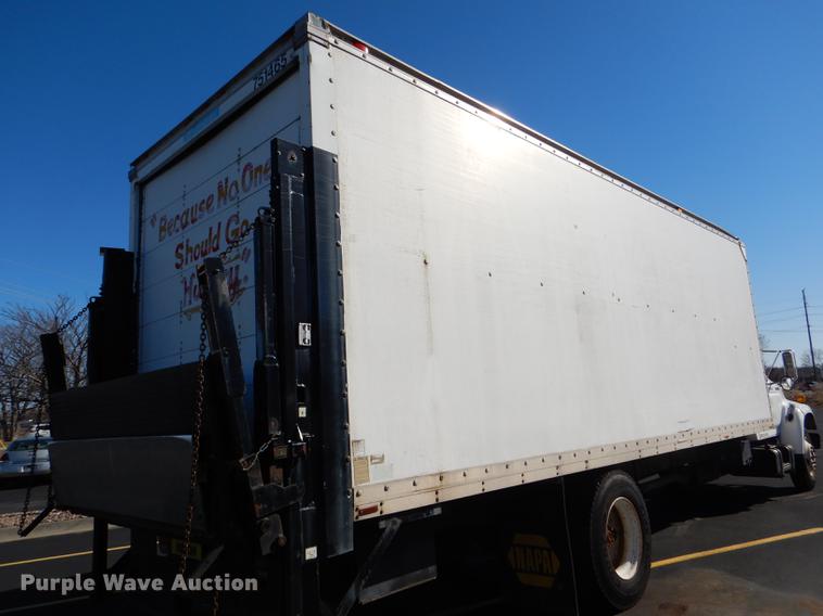 image for item DE0126 1995 Ford F700 box truck